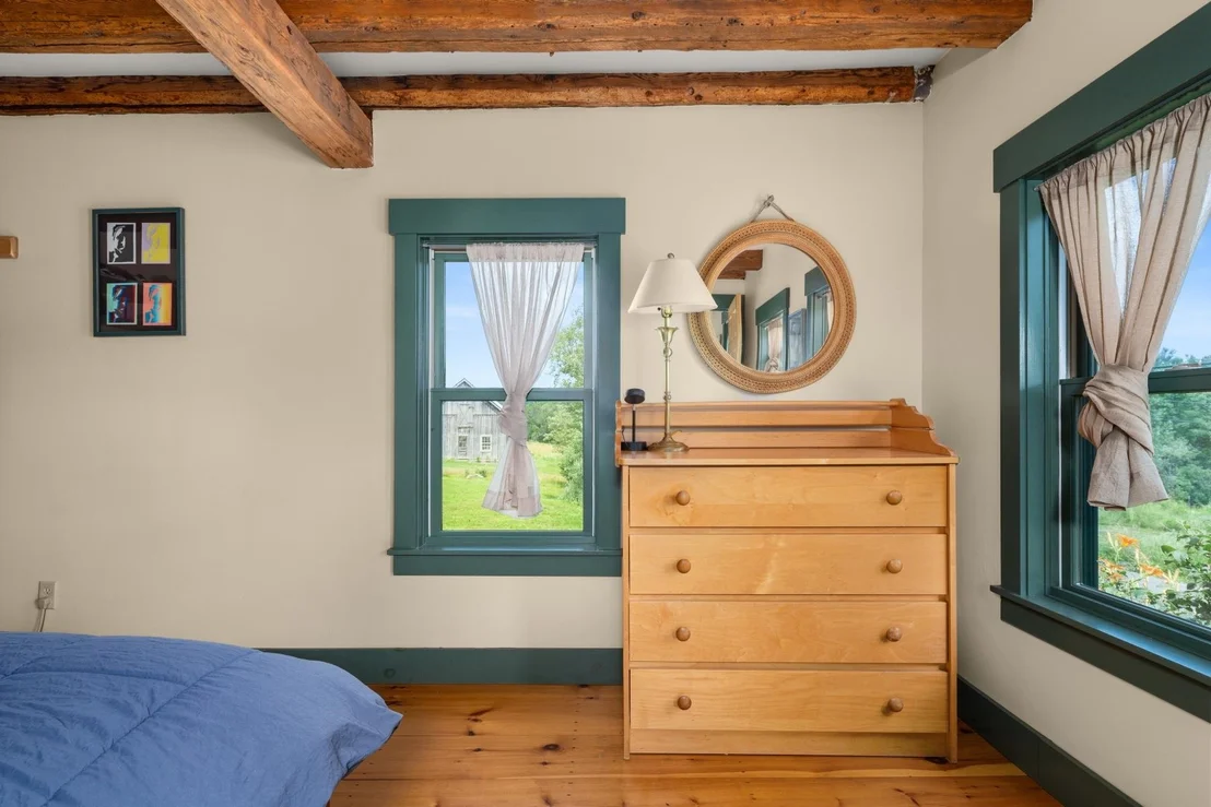 Photo of 1076 Brown Hill