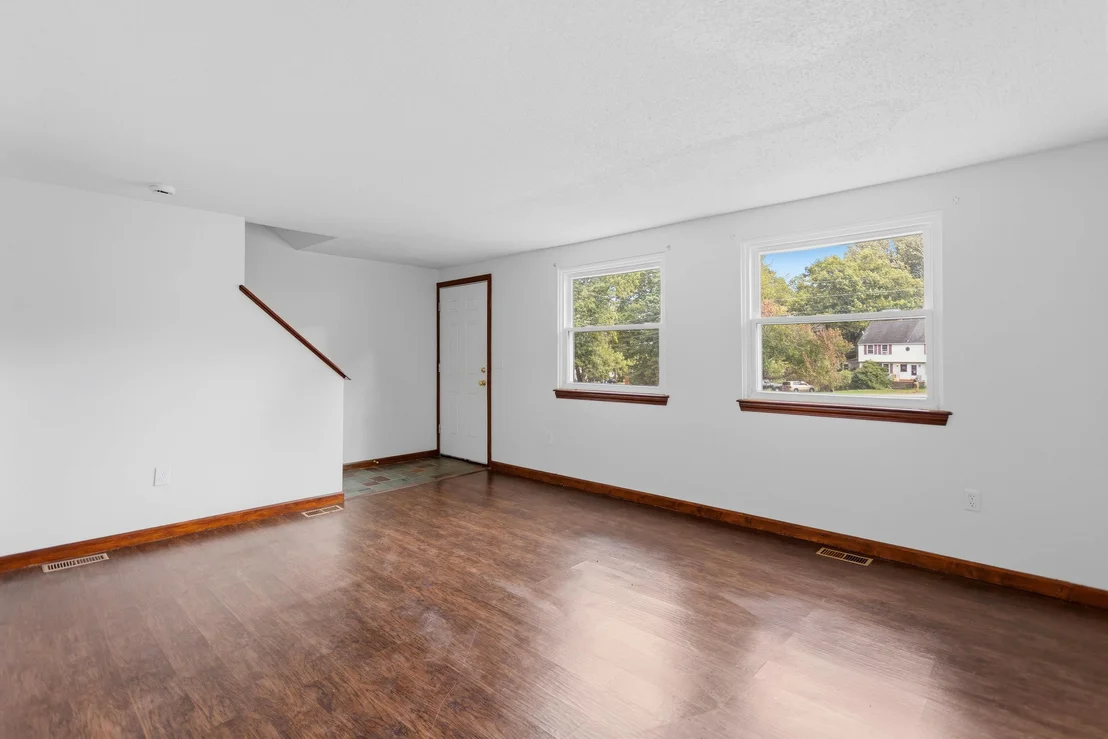 Photo of Unit UNITLUNITR at 31 Juniper