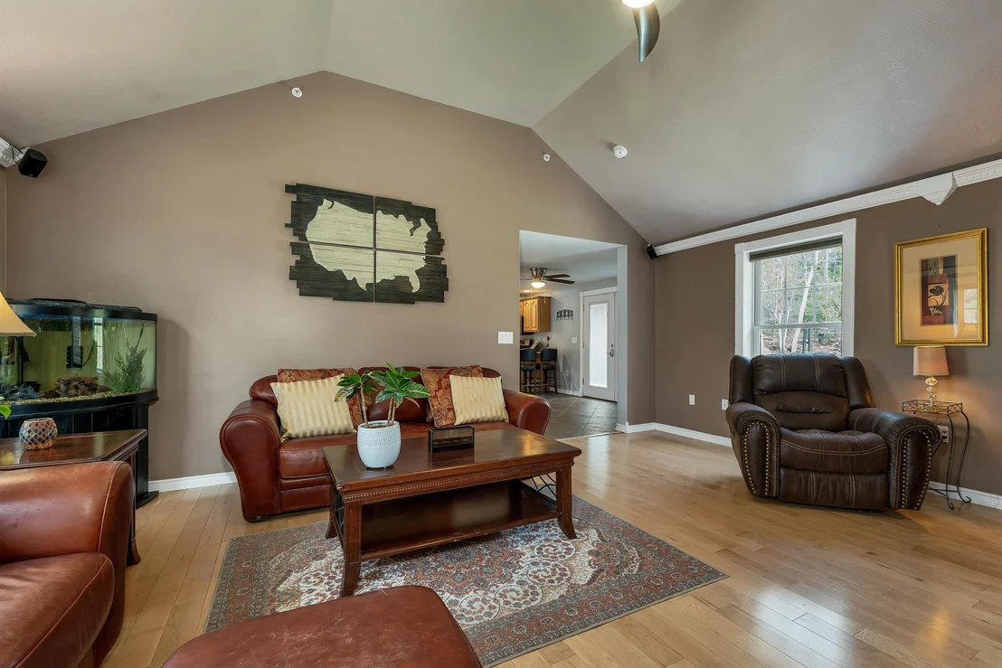 Photo of 71 Auburn