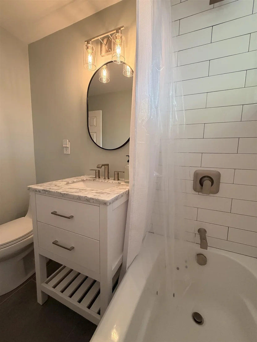 Photo of 41 Laura