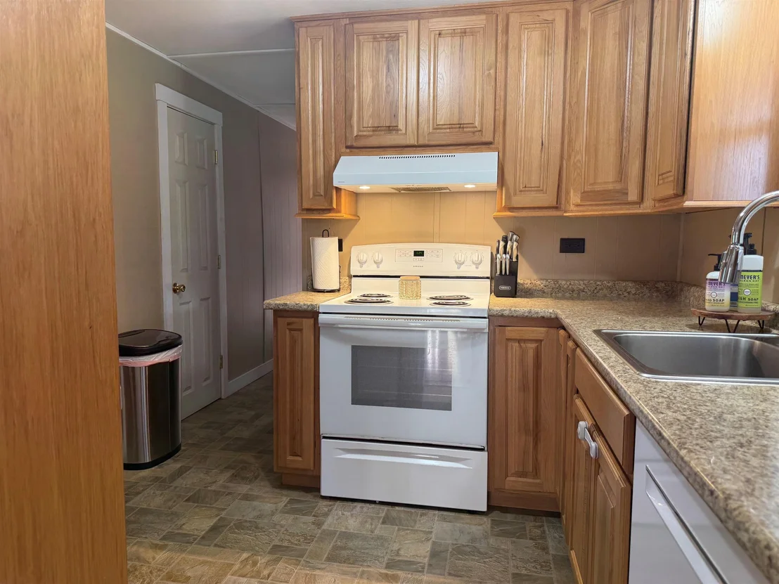 Photo of 677 Prouty