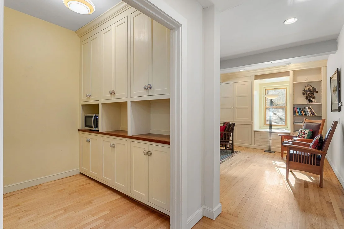 Photo of 565 Main