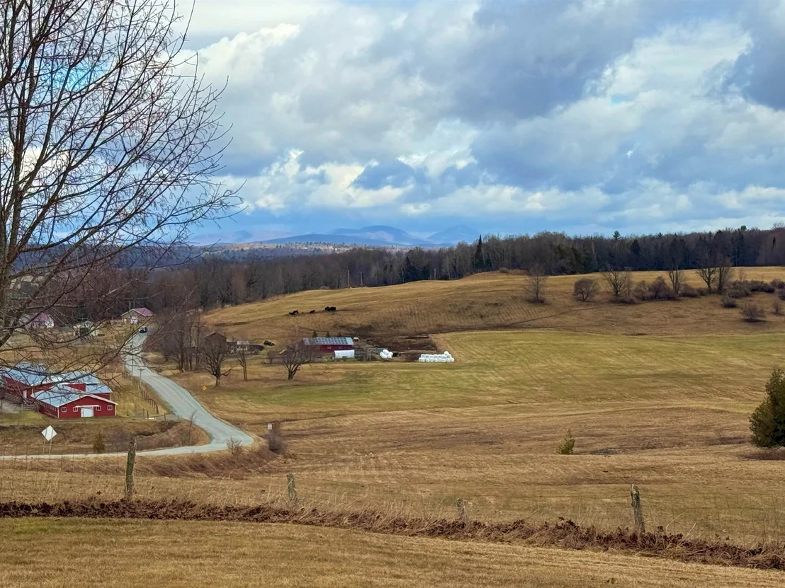 Photo of 2570 Maple Hill
