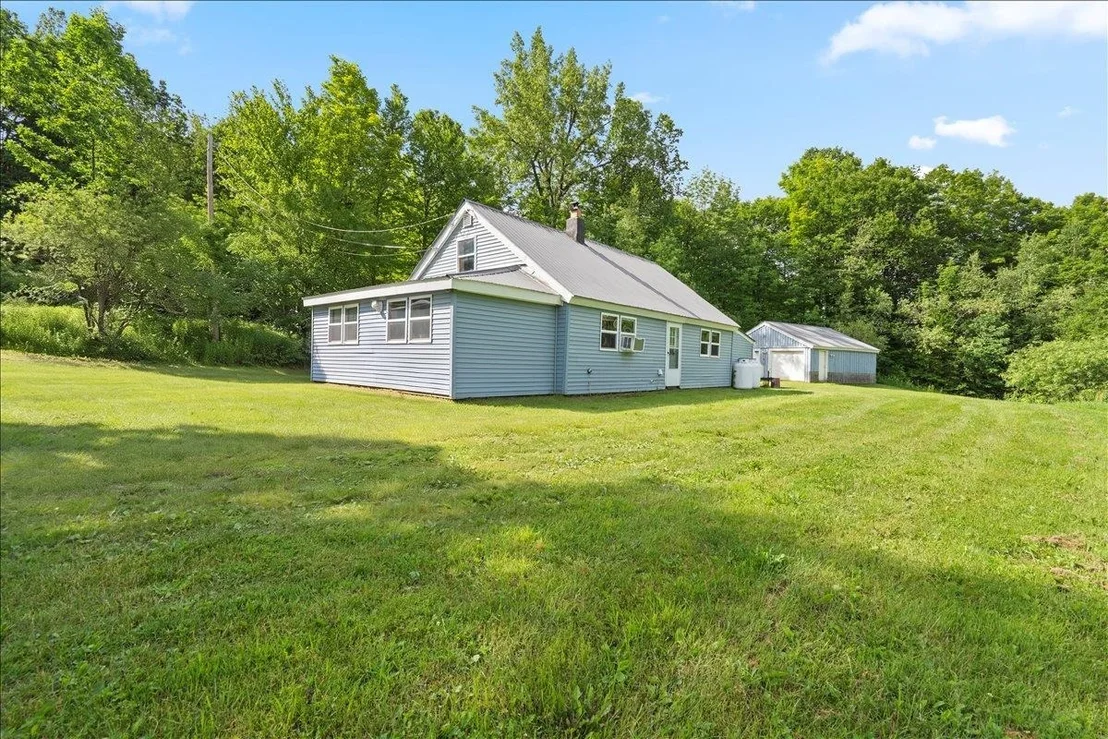Photo of 3058 Perley