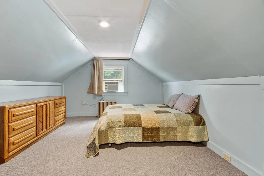 Photo of 32 Rollins