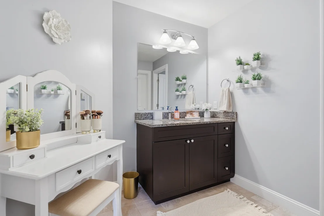 Photo of 28 Lamplighter