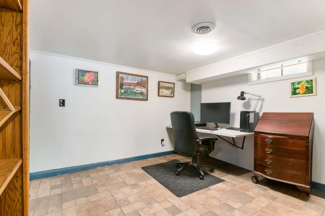 Photo of 215 Stocker Pond
