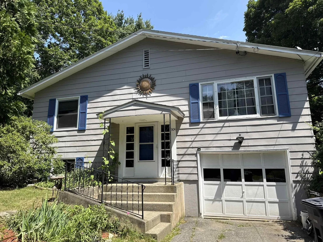 Photo of 304 Stonybrook