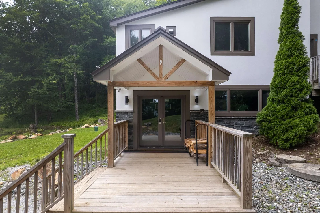 Photo of Unit UNITD at 300 Trailside