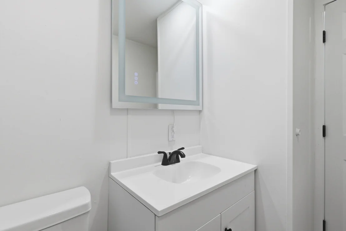 Photo of 33 Cleo