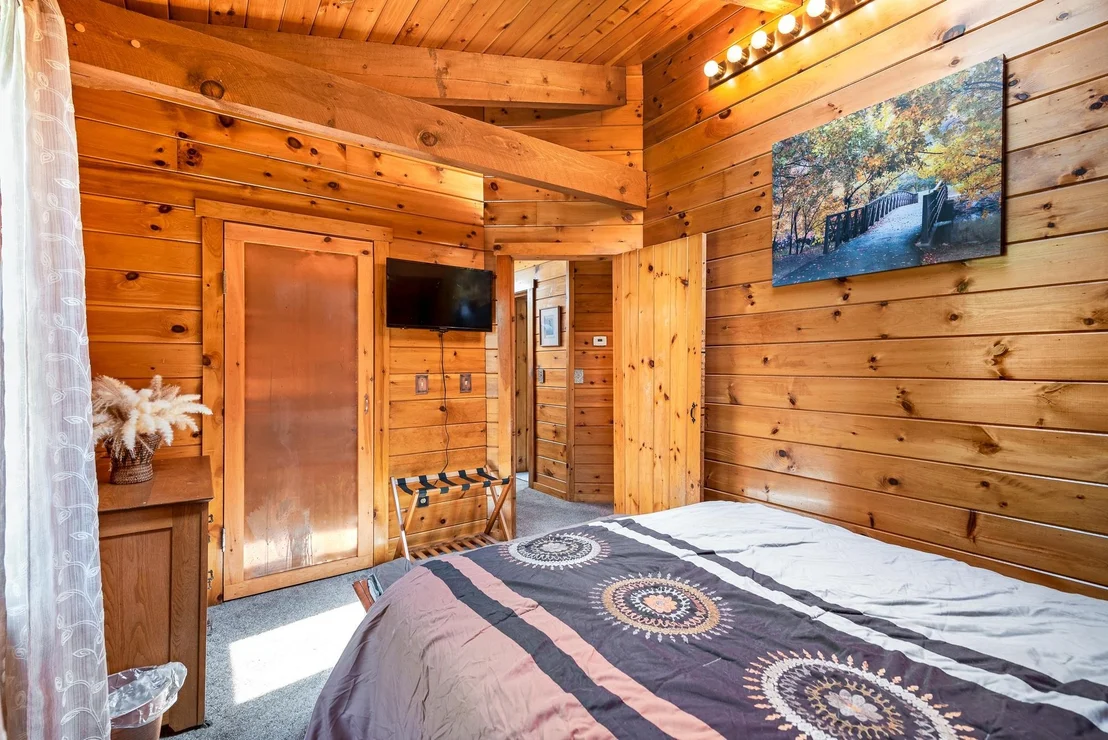 Photo of 708 2Nd Crown Point