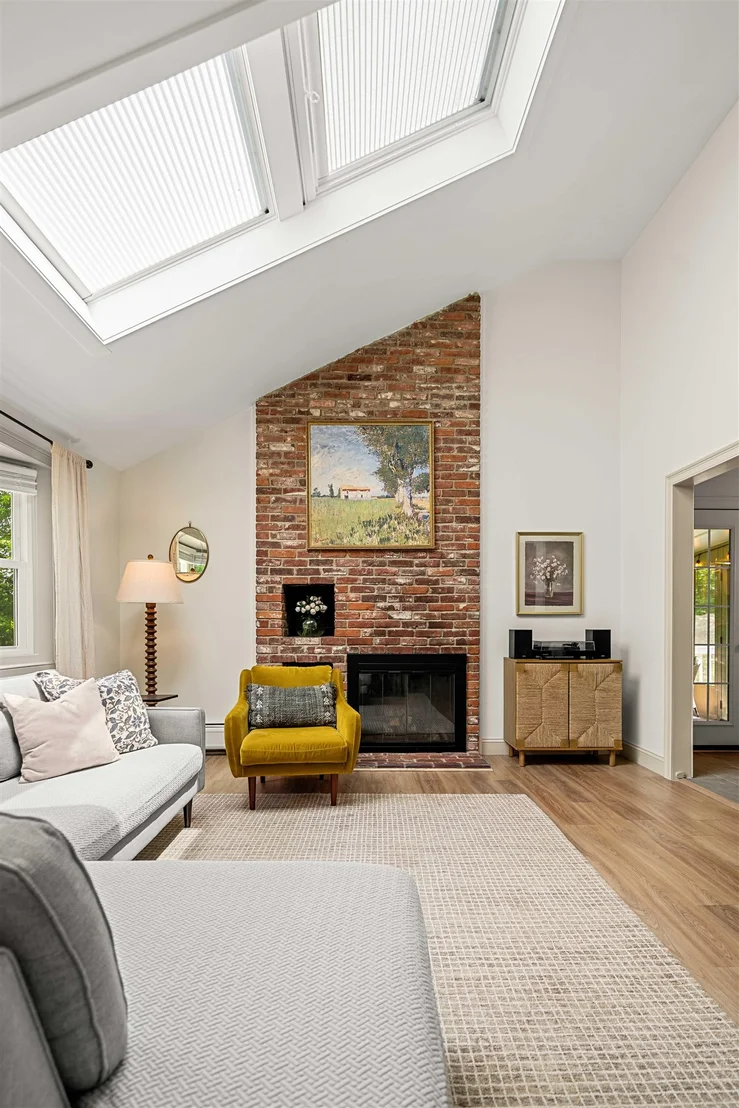 Photo of 20 Hawkview