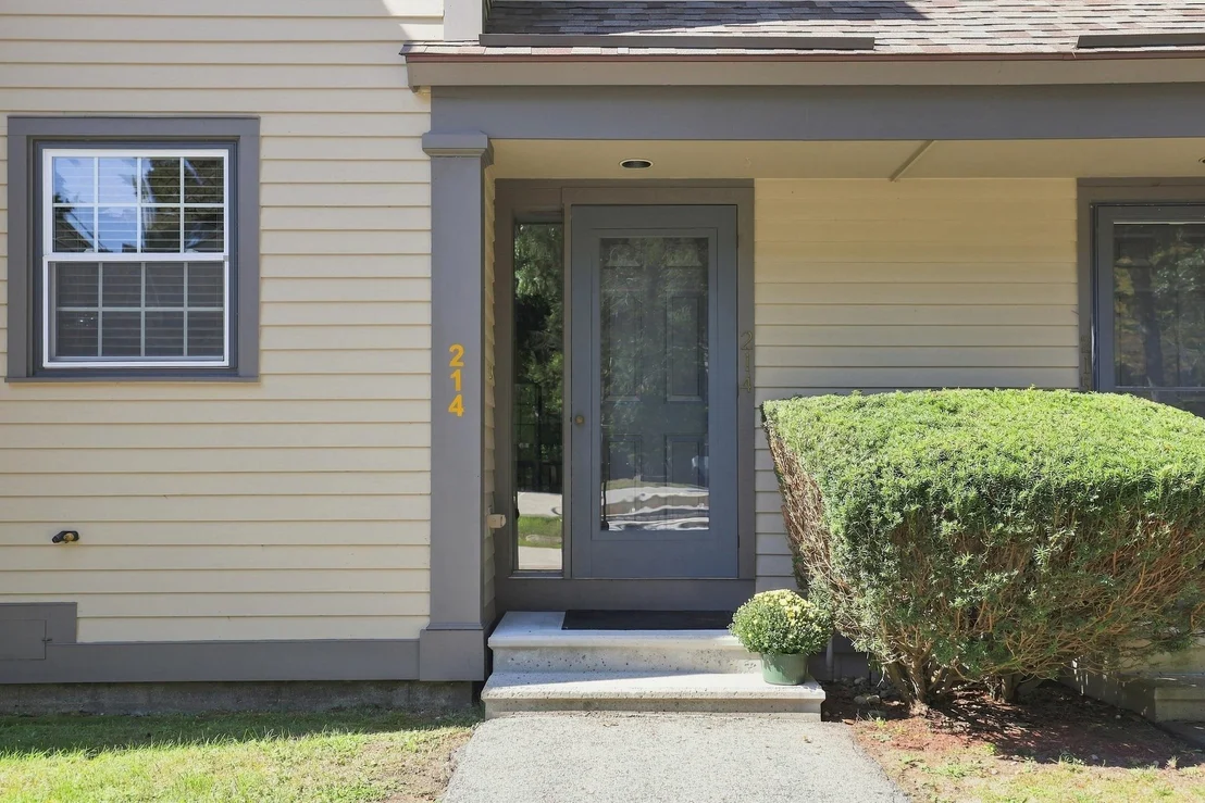 Photo of Unit 214 at 1465 Hooksett