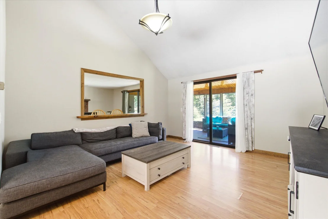 Photo of 103 Lacy