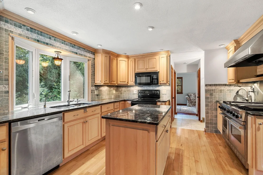 Photo of 34 Sharon