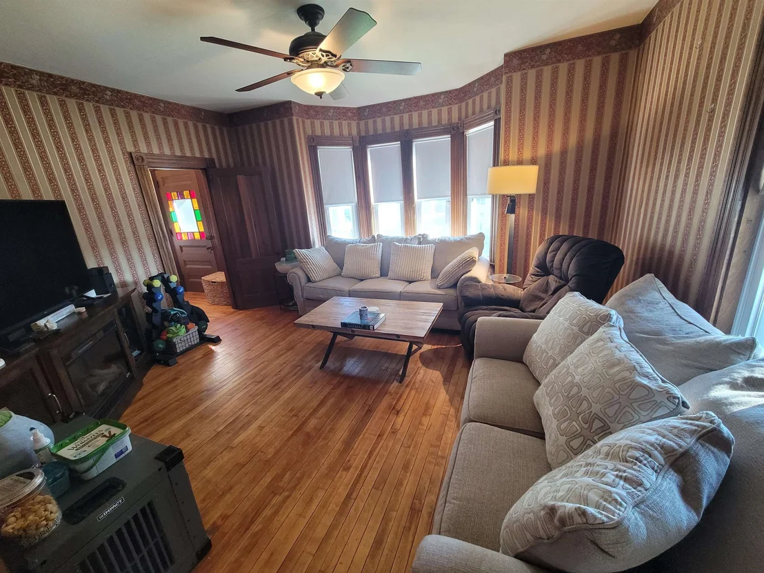 Photo of 622 Central