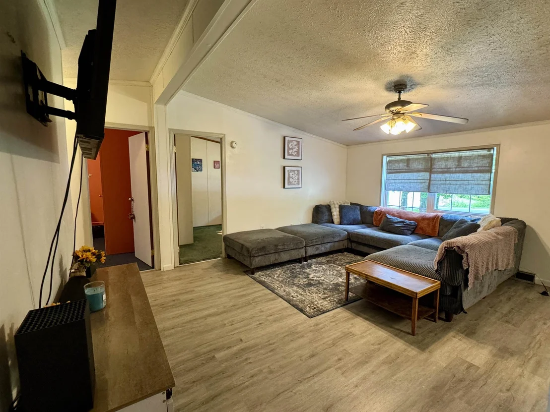 Photo of 2276 Gore
