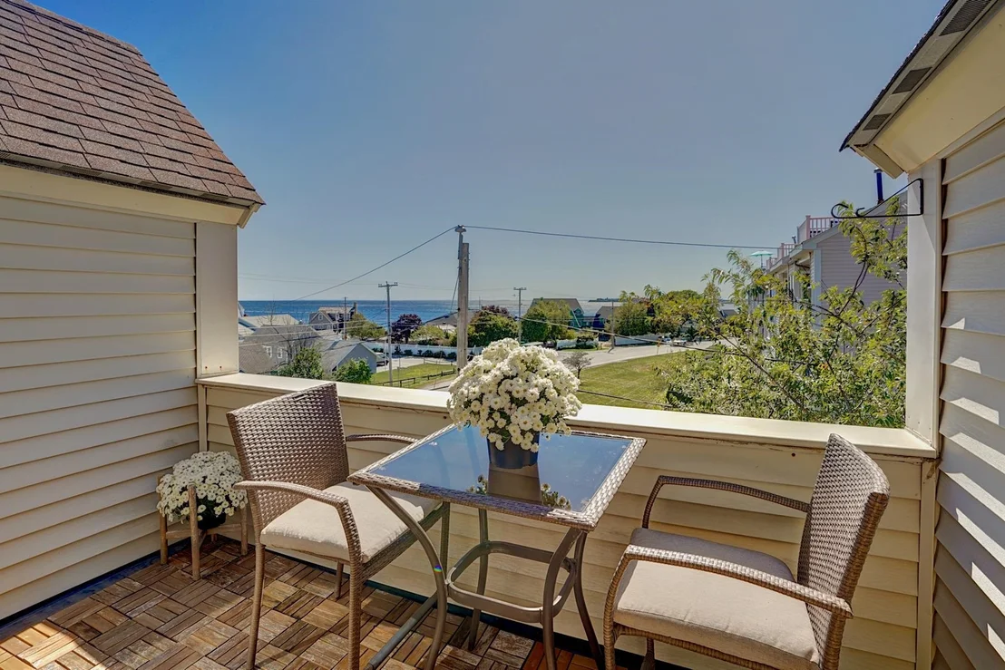 Photo of Unit 27 at 989 Ocean