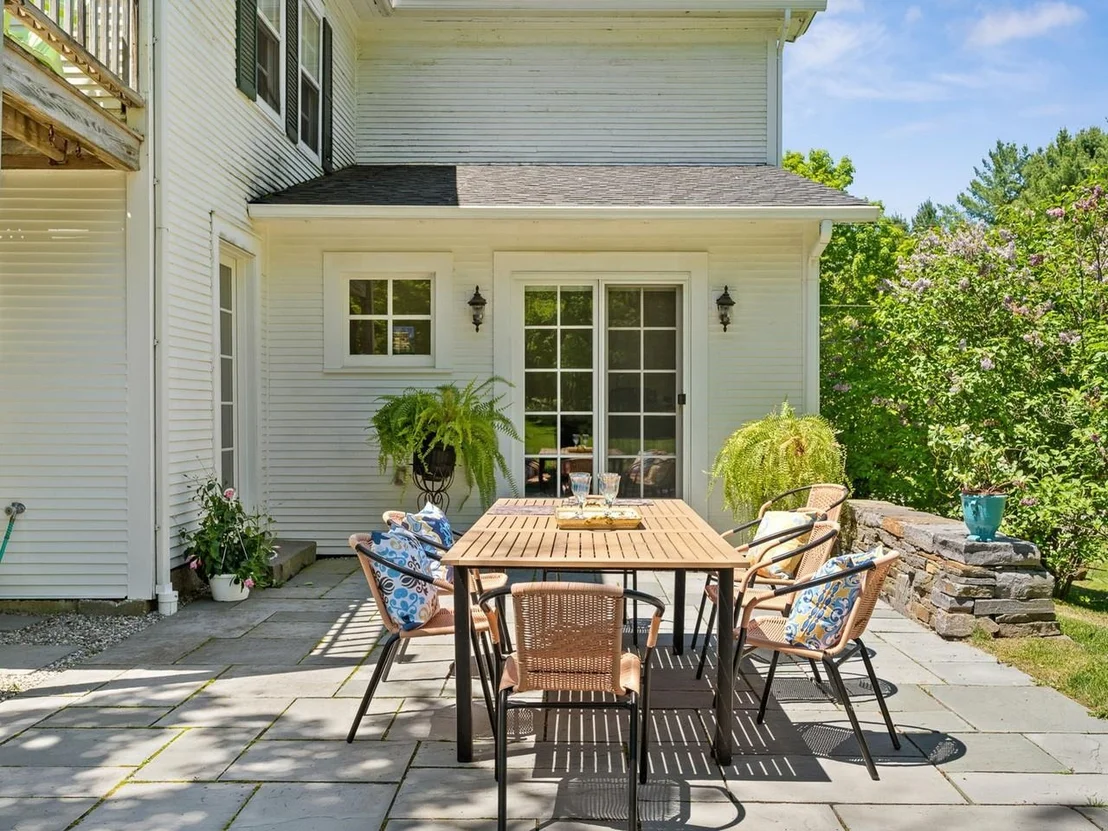 Photo of 609 Common
