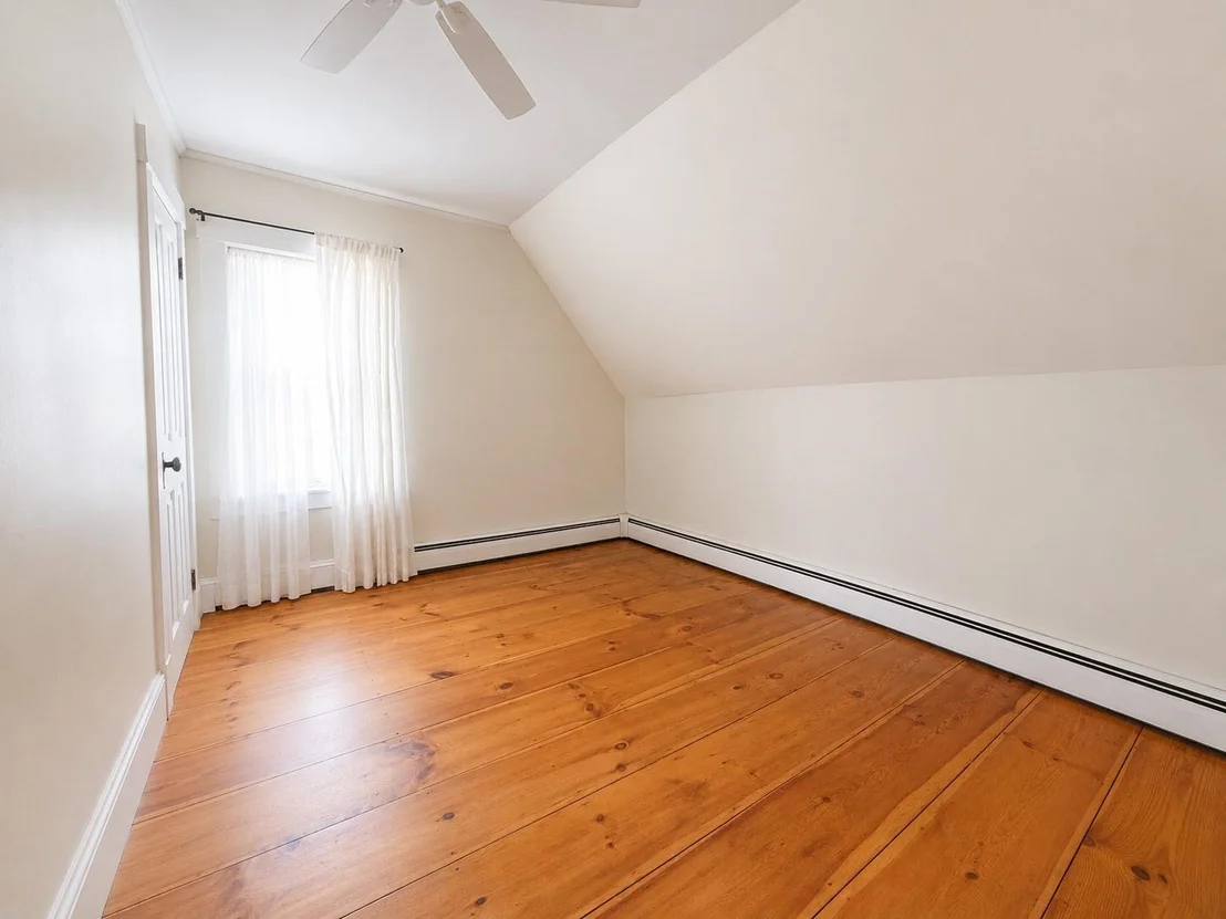 Photo of 11 Robbins