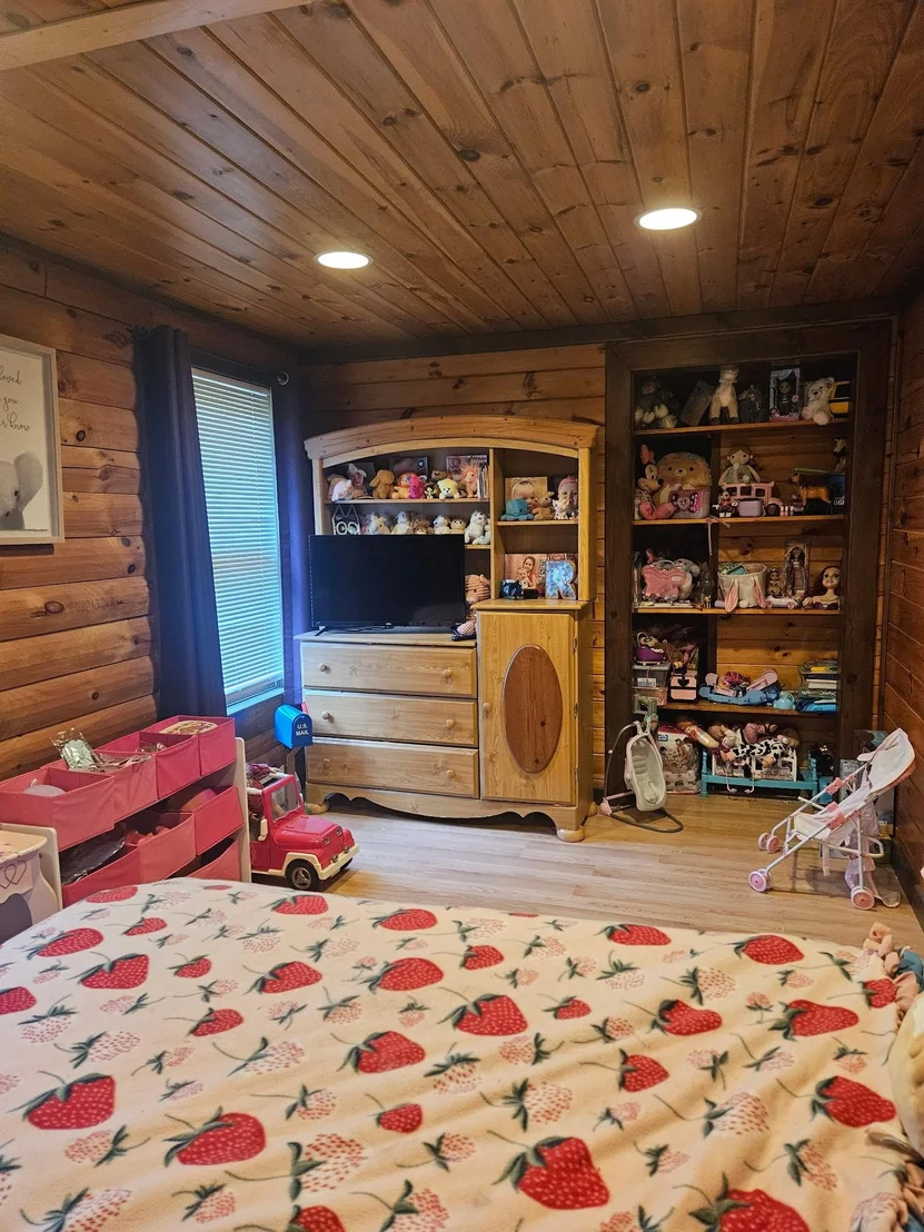 Photo of 731 Howard Hill