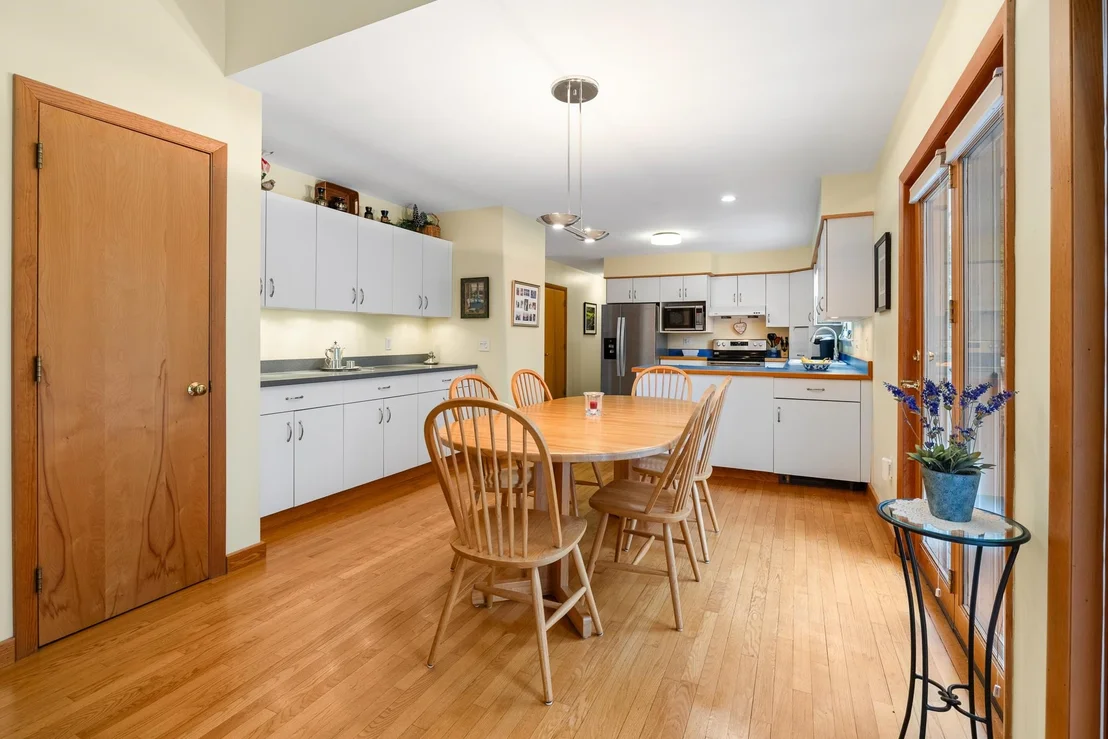 Photo of 8 Laramie