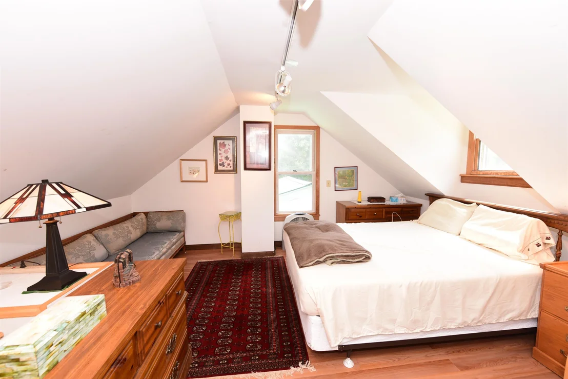 Photo of 23 Acorn