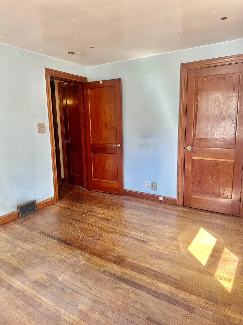 Photo of 1188 Valley