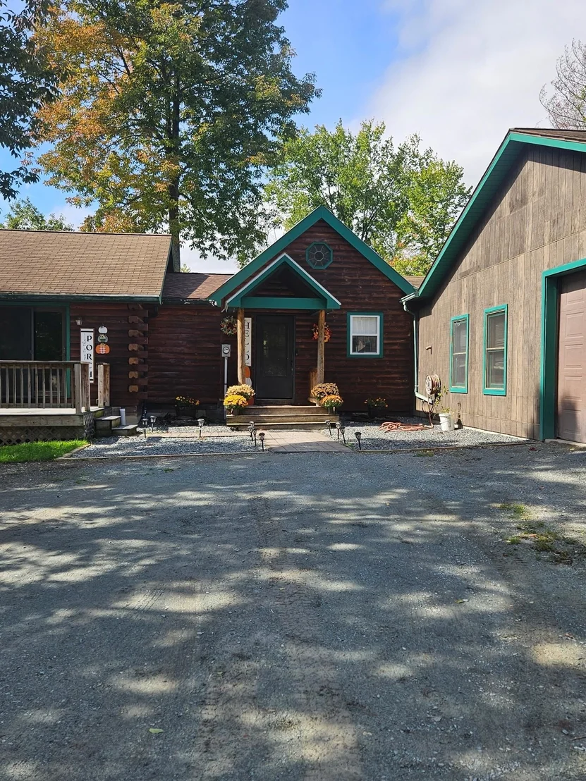 Photo of 731 Howard Hill