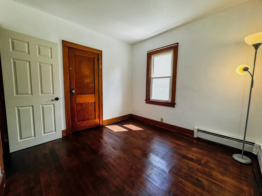 Photo of 935 Gage