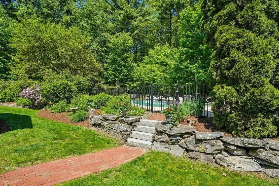 Photo of 5 Spring Hill