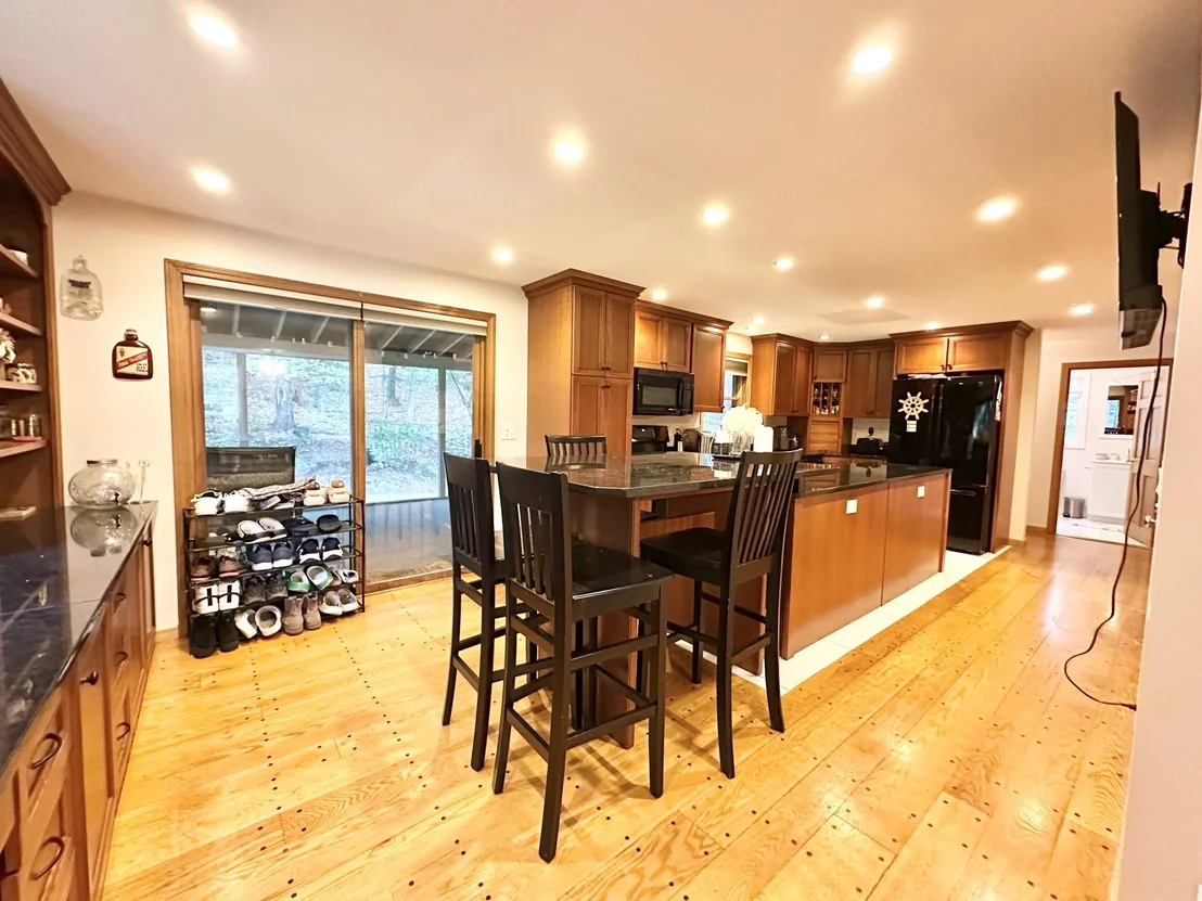 Photo of 533 Black Brook