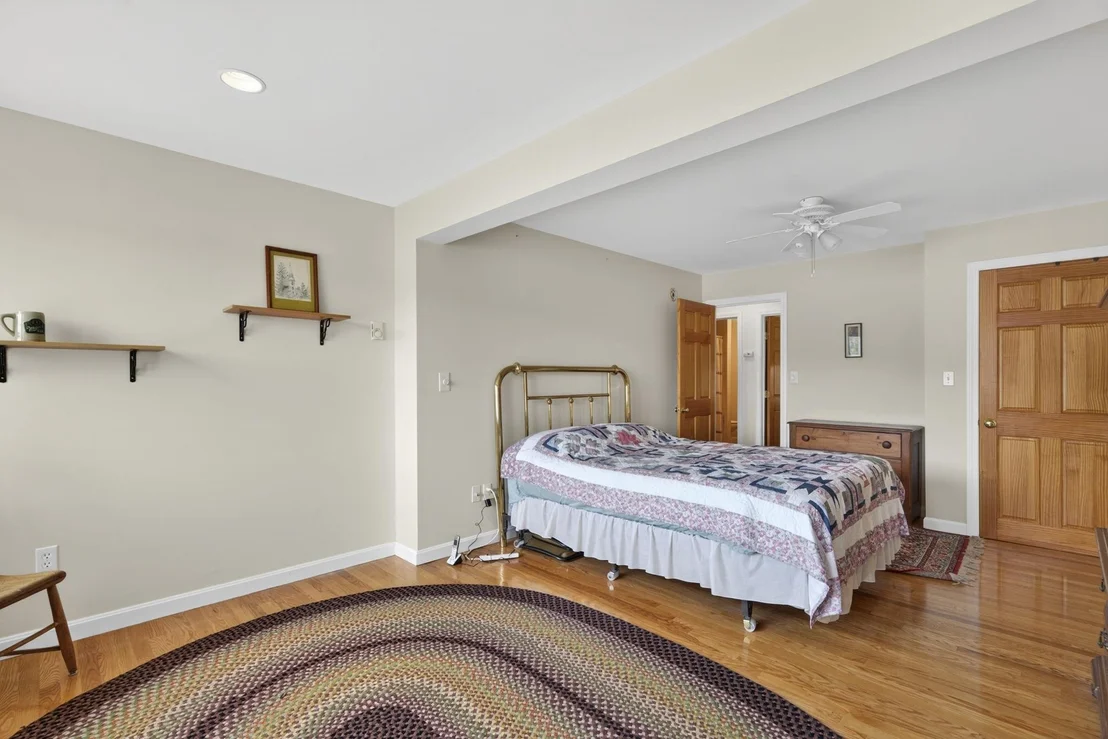 Photo of 408 Whitney
