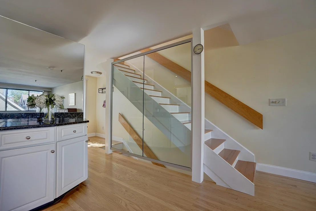 Photo of Unit 27 at 989 Ocean