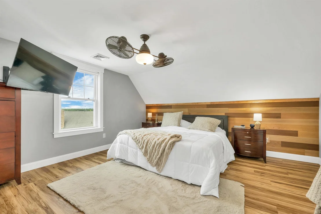 Photo of 8 Heaphy