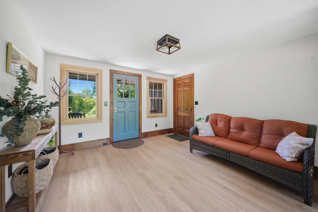 Photo of 291 Halfmoon Pond