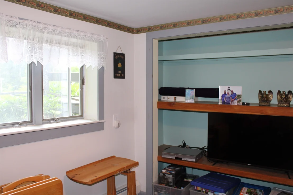 Photo of 8 Holly