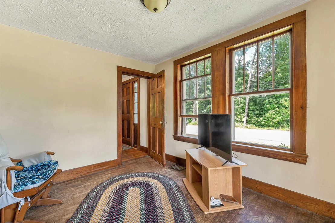 Photo of 652 West Side
