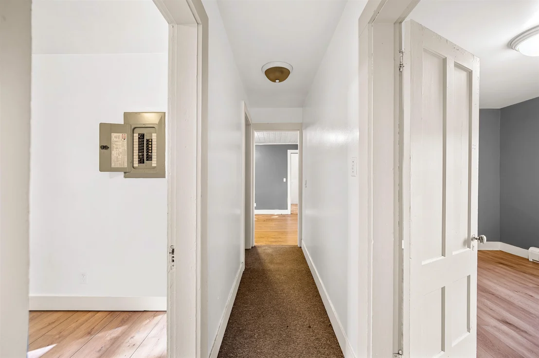 Photo of 21 River Road W