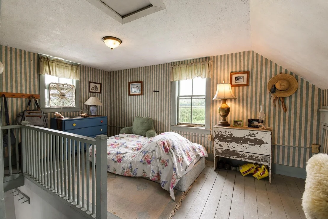 Photo of 2340 Panton