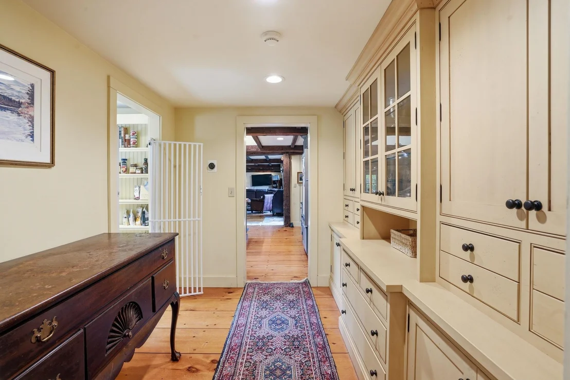 Photo of 515 E Surry