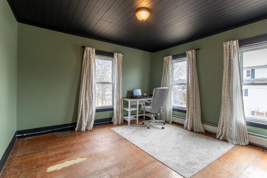 Photo of 44 Taylor