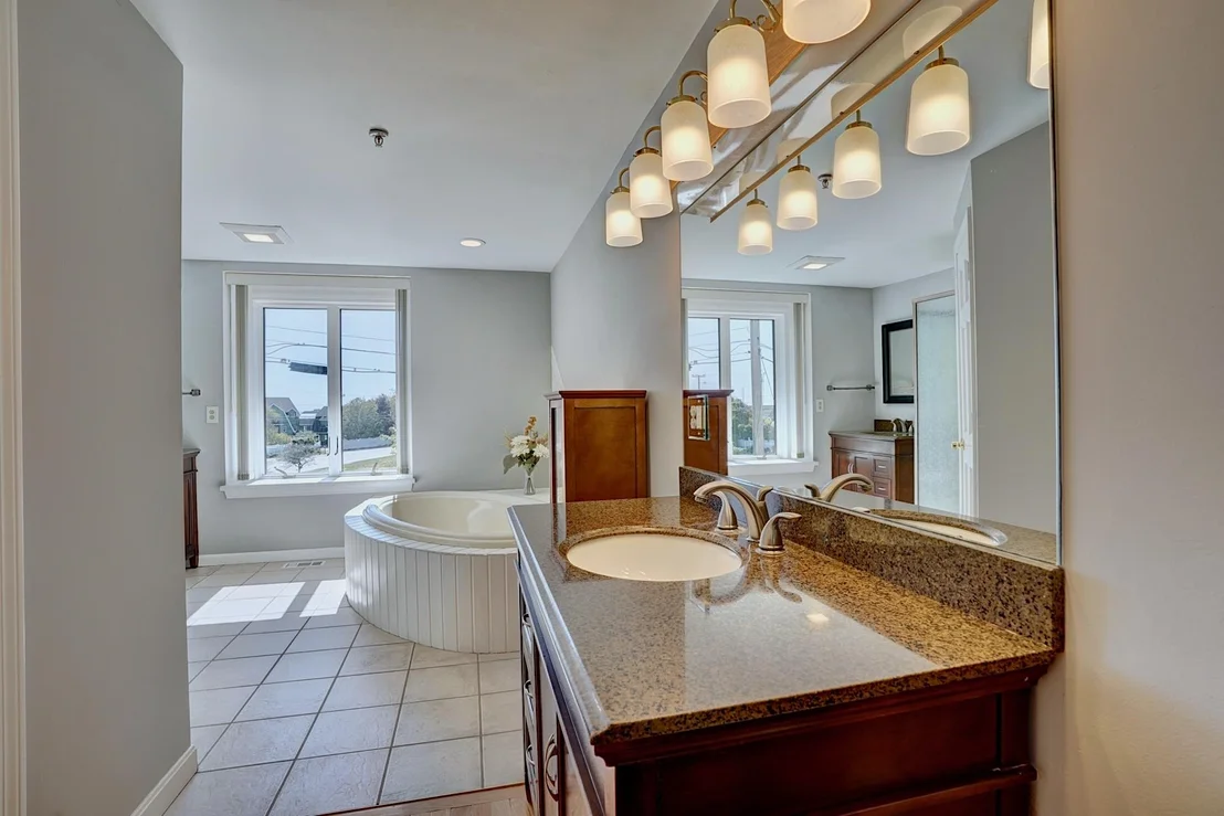 Photo of Unit 27 at 989 Ocean