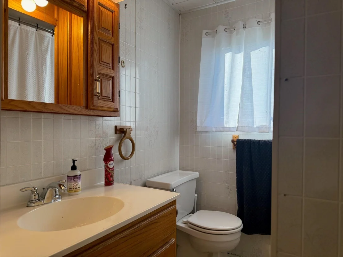 Photo of 677 Prouty