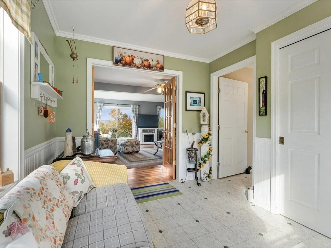 Photo of 771 Robinson