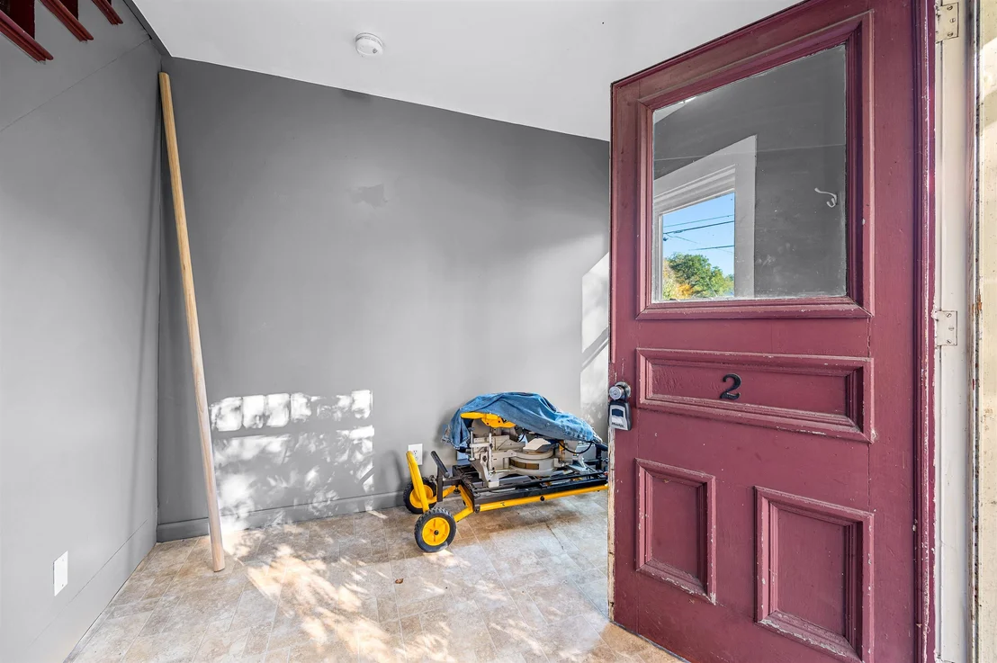 Photo of 21 River Road W