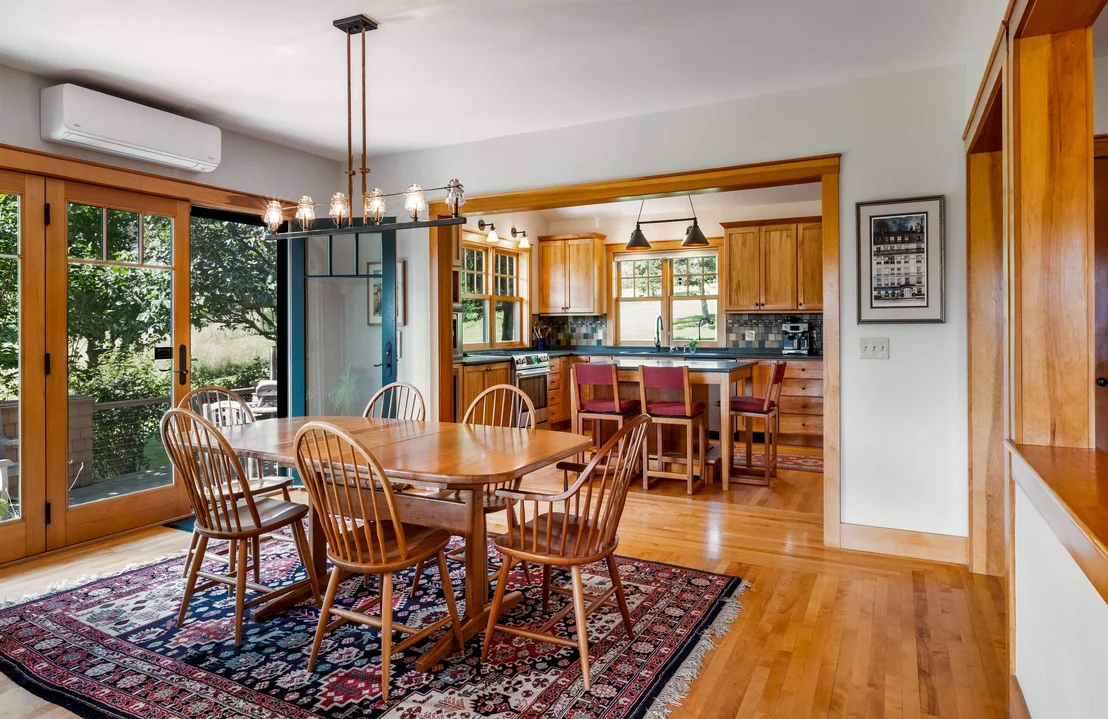 Photo of 947 Oak Hill