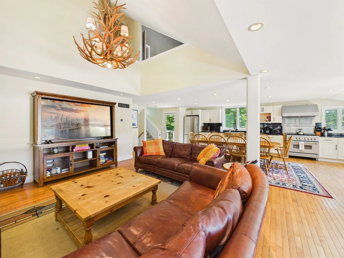 Photo of Unit UNITD at 300 Trailside