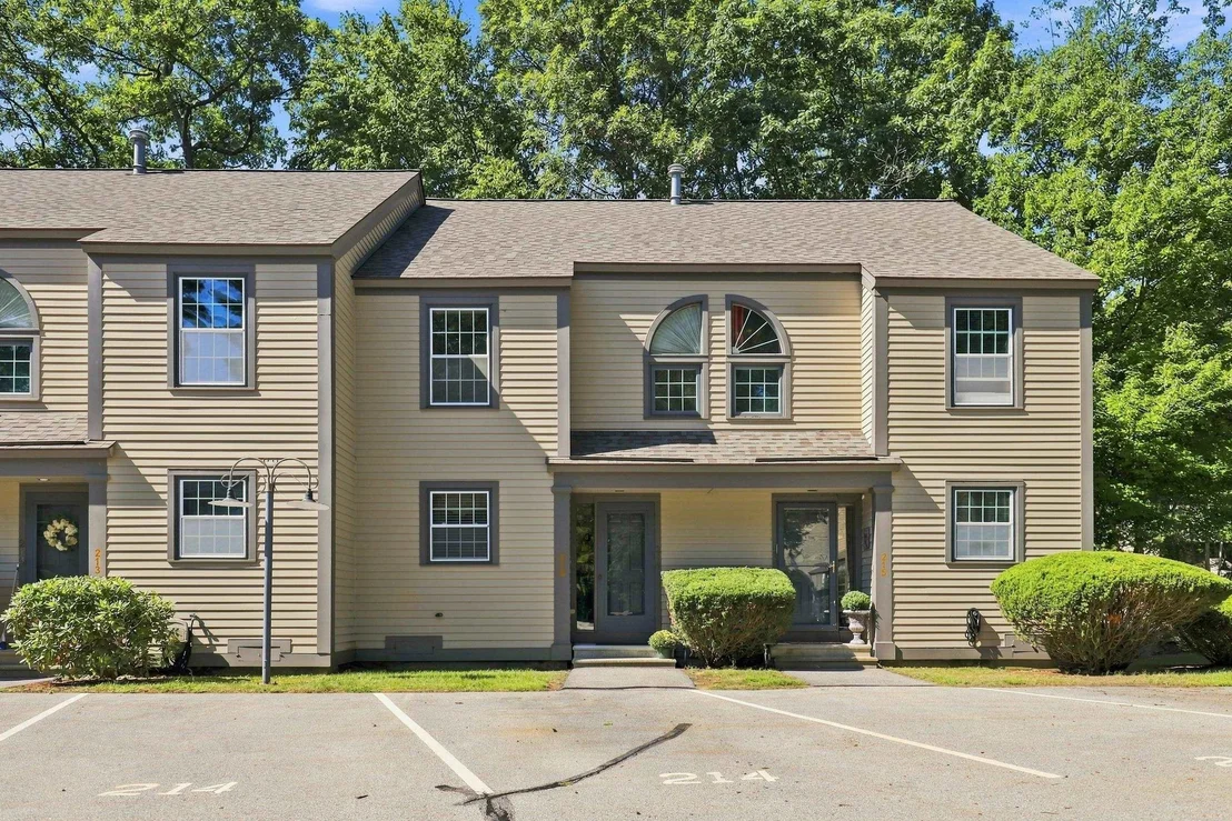 Photo of Unit 214 at 1465 Hooksett