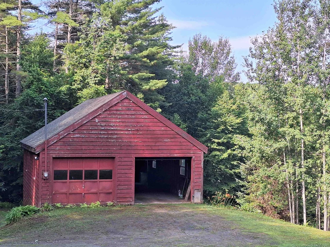 Photo of 521 County